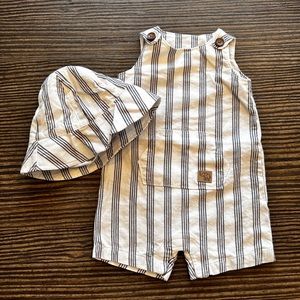Carter’s 2 pc set. EUC. White Navy Stripe Romper + Hat(Velcro Chin Strap) 6 mos